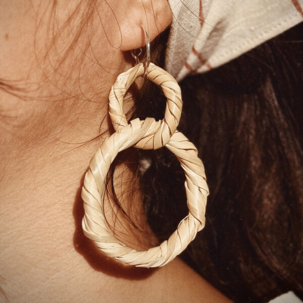 CANE REED HOOP EARRINGS - Image 2